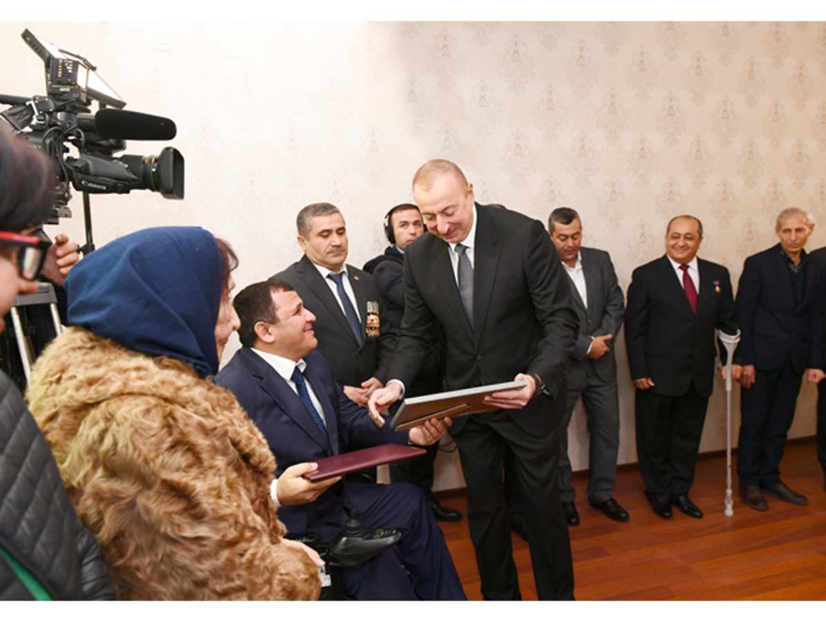 President Aliyev attends ceremony held to give out apartments to Karabakh war vets (PHOTO)