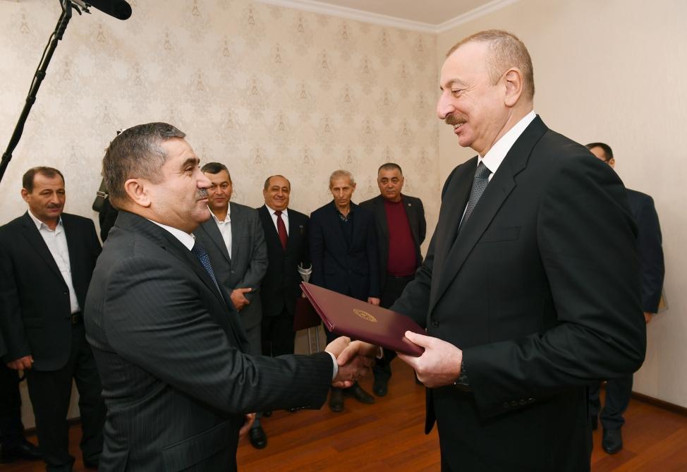 President Aliyev attends ceremony held to give out apartments to Karabakh war vets (PHOTO)