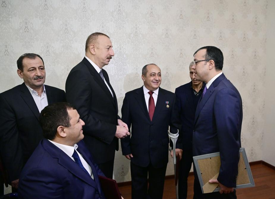 President Aliyev attends ceremony held to give out apartments to Karabakh war vets (PHOTO)