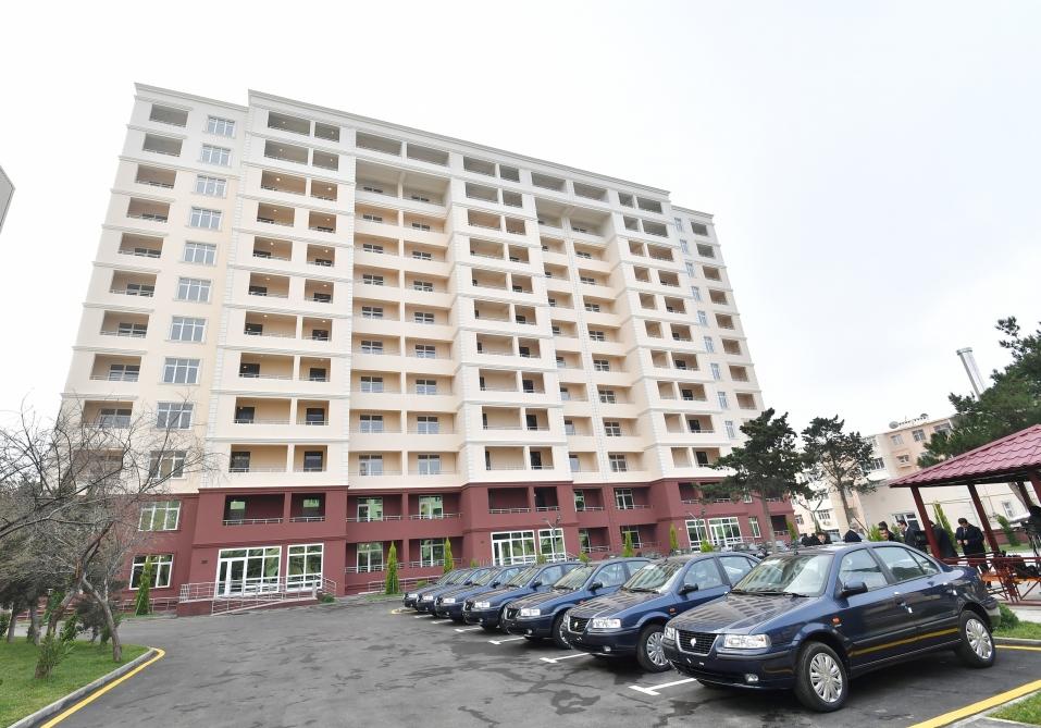 President Aliyev attends ceremony held to give out apartments to Karabakh war vets (PHOTO)