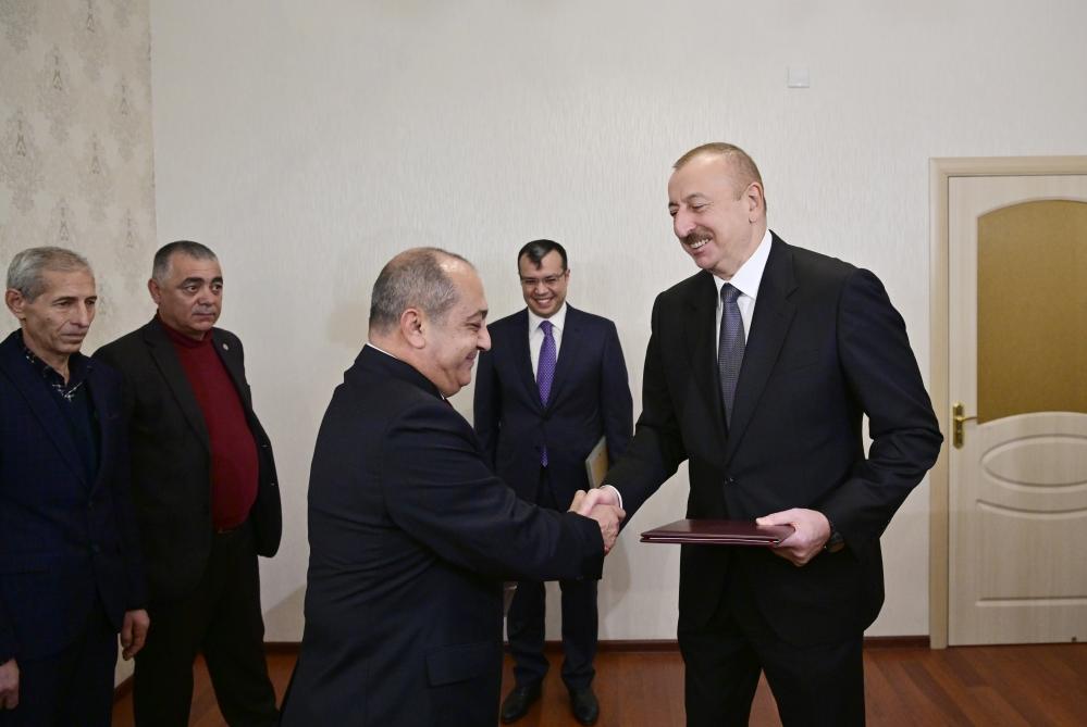 President Aliyev attends ceremony held to give out apartments to Karabakh war vets (PHOTO)
