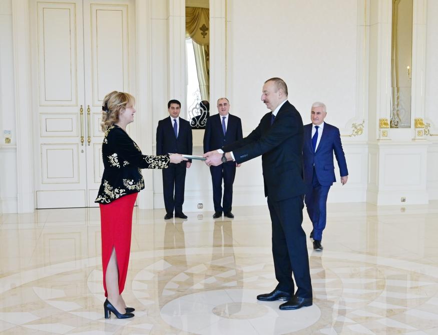 President Ilham Aliyev receives credentials of incoming Algerian ambassador (PHOTO)