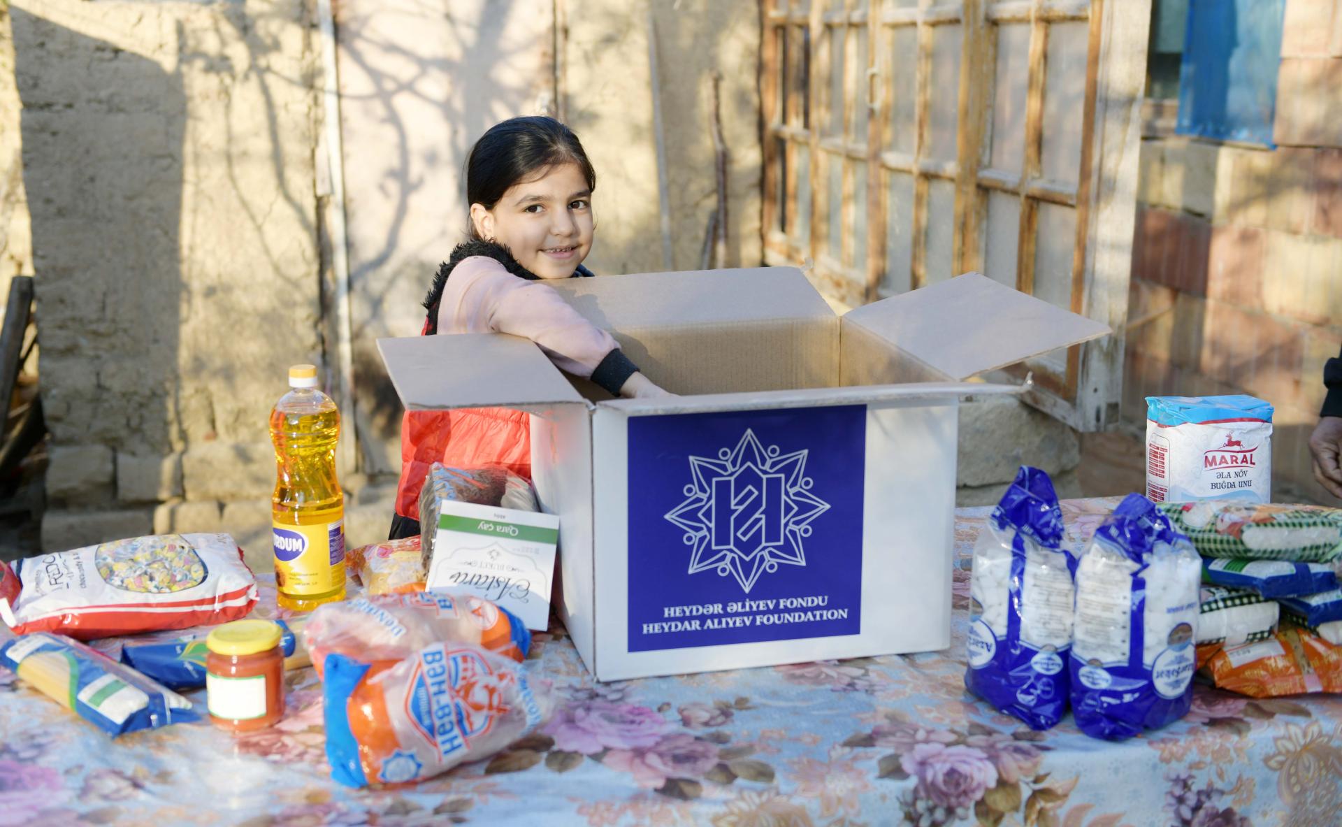Heydar Aliyev Foundation distributes holiday gifts to low-income families (PHOTO)