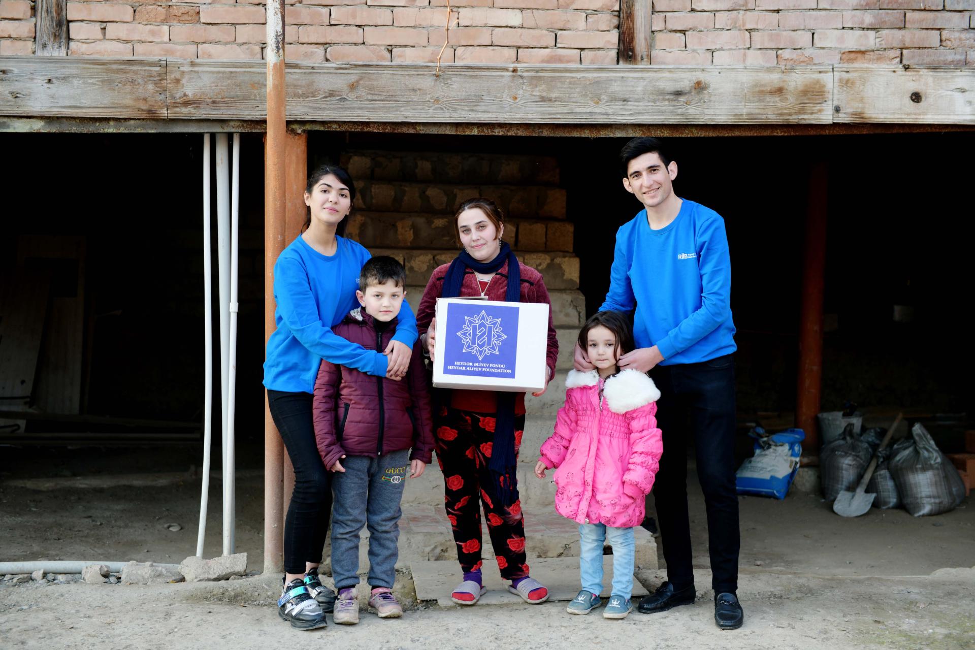 Heydar Aliyev Foundation distributes holiday gifts to low-income families (PHOTO)