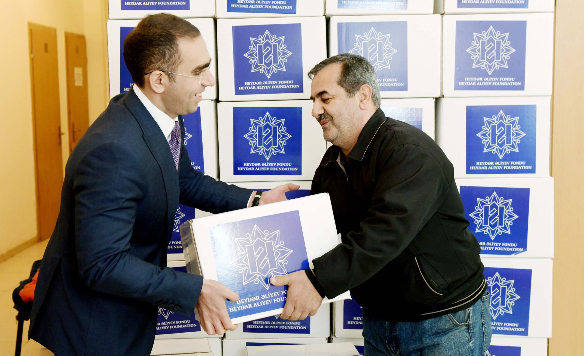 Heydar Aliyev Foundation distributes holiday gifts to low-income families (PHOTO)