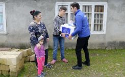 Heydar Aliyev Foundation distributes holiday gifts to low-income families (PHOTO)