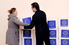 Heydar Aliyev Foundation distributes holiday gifts to low-income families (PHOTO)