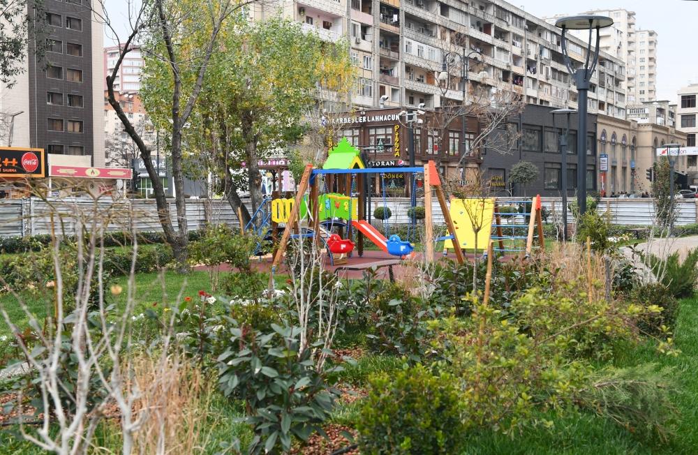 President Ilham Aliyev views ongoing renovation works in another park in Baku (PHOTO)