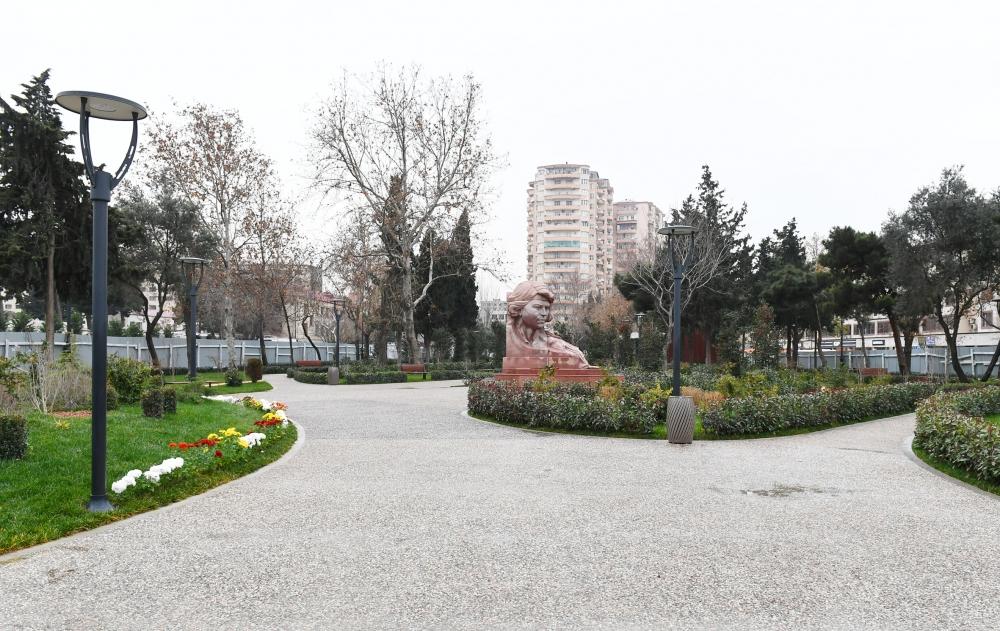 President Ilham Aliyev views ongoing renovation works in another park in Baku (PHOTO)