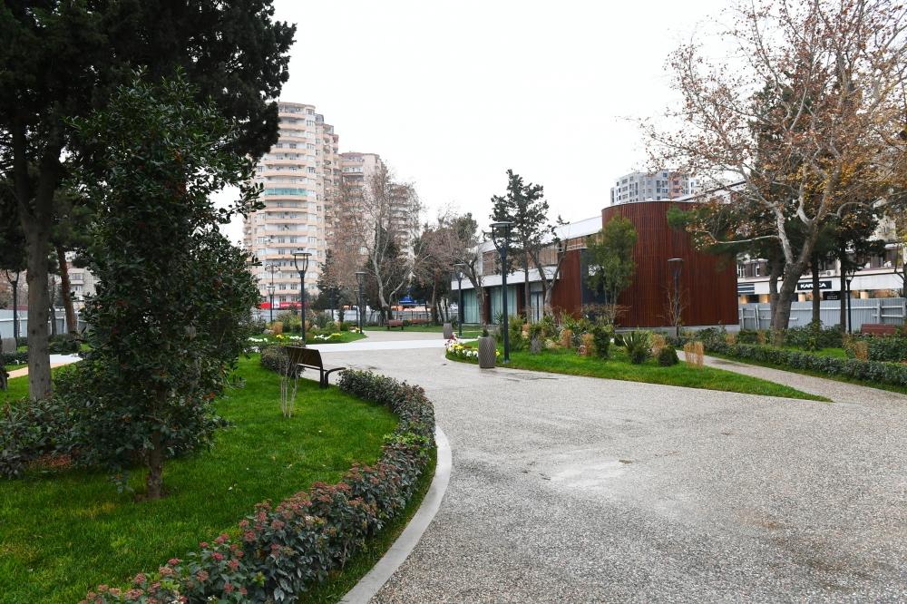 President Ilham Aliyev views ongoing renovation works in another park in Baku (PHOTO)