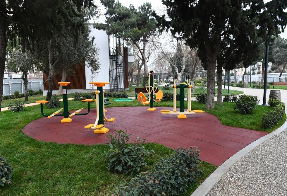 President Ilham Aliyev views ongoing renovation works in another park in Baku (PHOTO)