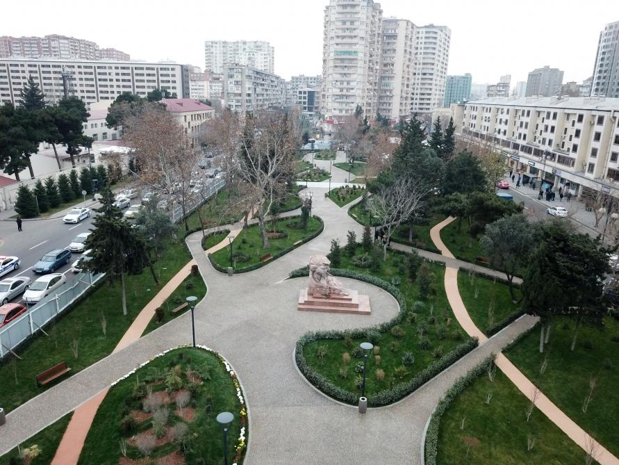 President Ilham Aliyev views ongoing renovation works in another park in Baku (PHOTO)