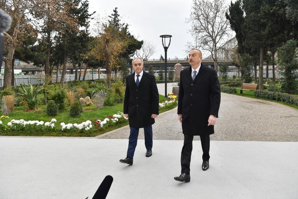 President Ilham Aliyev views ongoing renovation works in another park in Baku (PHOTO)