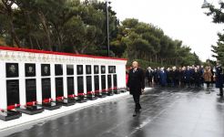 Azerbaijani president, first lady pay tribute to January 20 martyrs (PHOTO/VIDEO)