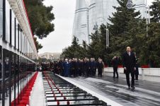 Azerbaijani president, first lady pay tribute to January 20 martyrs (PHOTO/VIDEO)