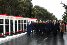 Azerbaijani president, first lady pay tribute to January 20 martyrs (PHOTO/VIDEO)