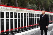 Azerbaijani president, first lady pay tribute to January 20 martyrs (PHOTO/VIDEO)