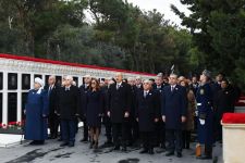 Azerbaijani president, first lady pay tribute to January 20 martyrs (PHOTO/VIDEO)