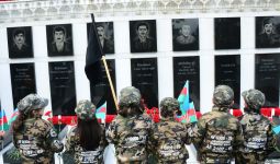 Azerbaijani public paying tribute to January 20 victims (PHOTO)