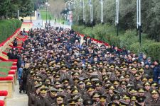 Azerbaijani public paying tribute to January 20 victims (PHOTO)