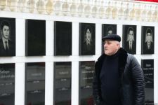 Azerbaijani public paying tribute to January 20 victims (PHOTO)