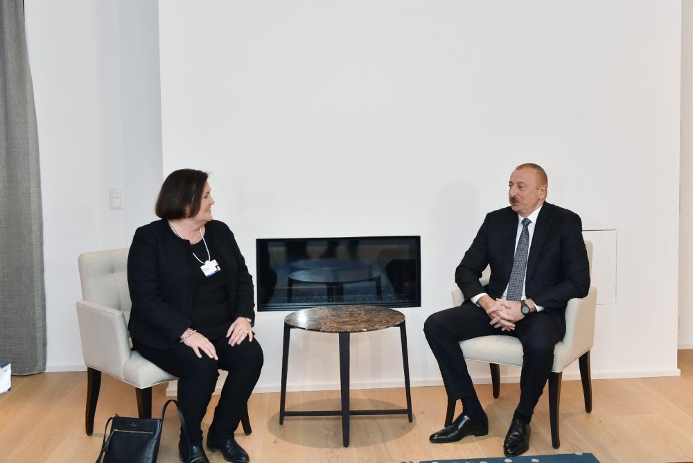 President Ilham Aliyev meets with CISCO Executive Vice President and Chief Financial Officer in Davos (PHOTO)
