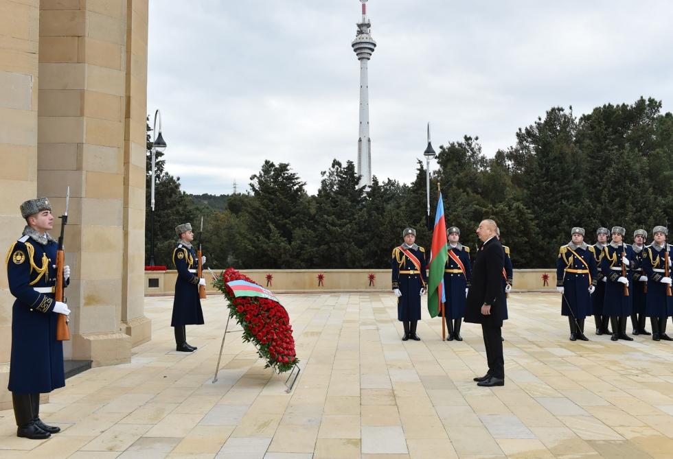 Azerbaijani president, first lady pay tribute to January 20 martyrs (PHOTO/VIDEO)