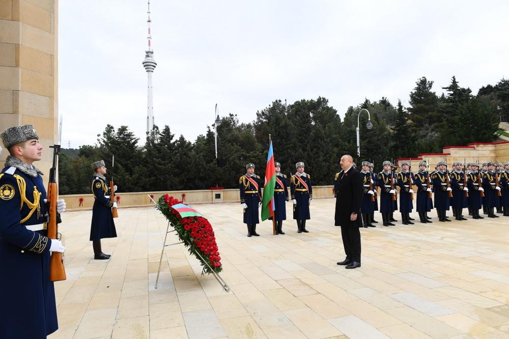 Azerbaijani president, first lady pay tribute to January 20 martyrs (PHOTO/VIDEO)