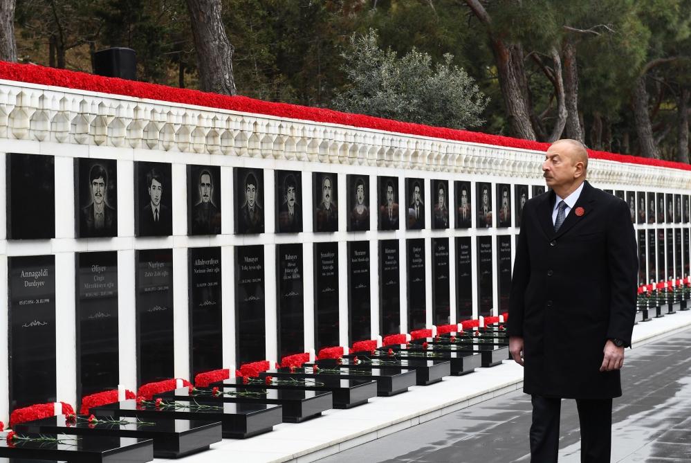 Azerbaijani president, first lady pay tribute to January 20 martyrs (PHOTO/VIDEO)