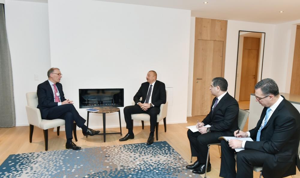 President Ilham Aliyev meets Carlsberg Group CEO in Davos (PHOTO)