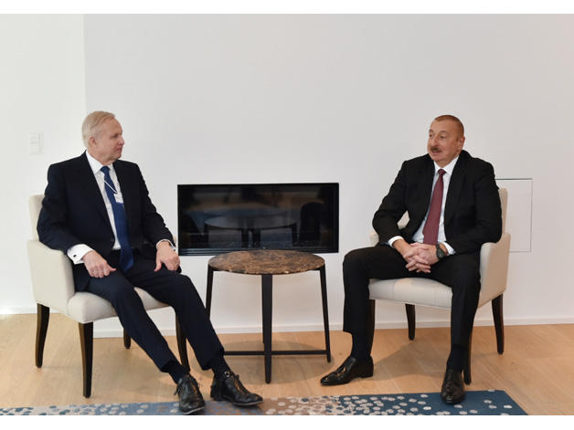 Azerbaijani president meets with BP Chief Executive Officer in Davos (PHOTO)