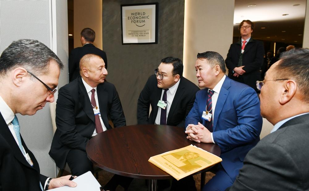 Azerbaijani president meets with Mongolian president in Davos (PHOTO)
