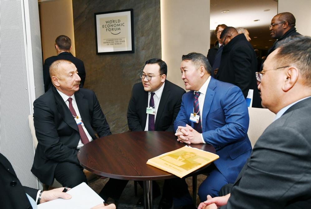 Azerbaijani president meets with Mongolian president in Davos (PHOTO)