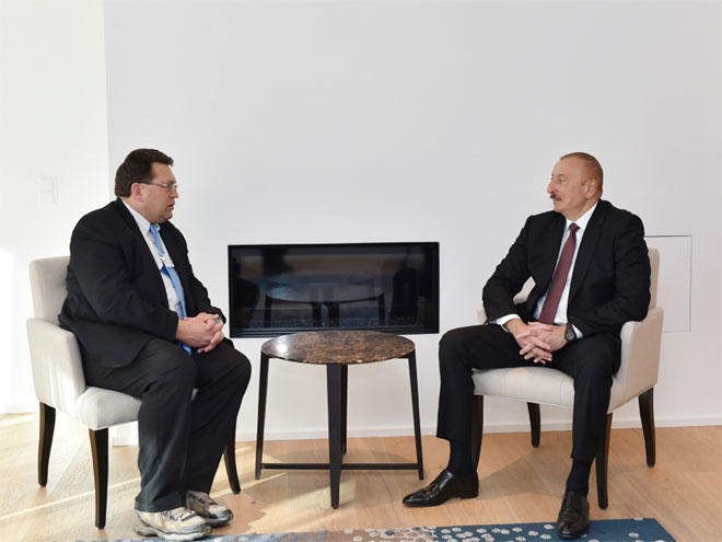 Azerbaijani president meets with mayor of Swiss town of Montreux in Davos (PHOTO)
