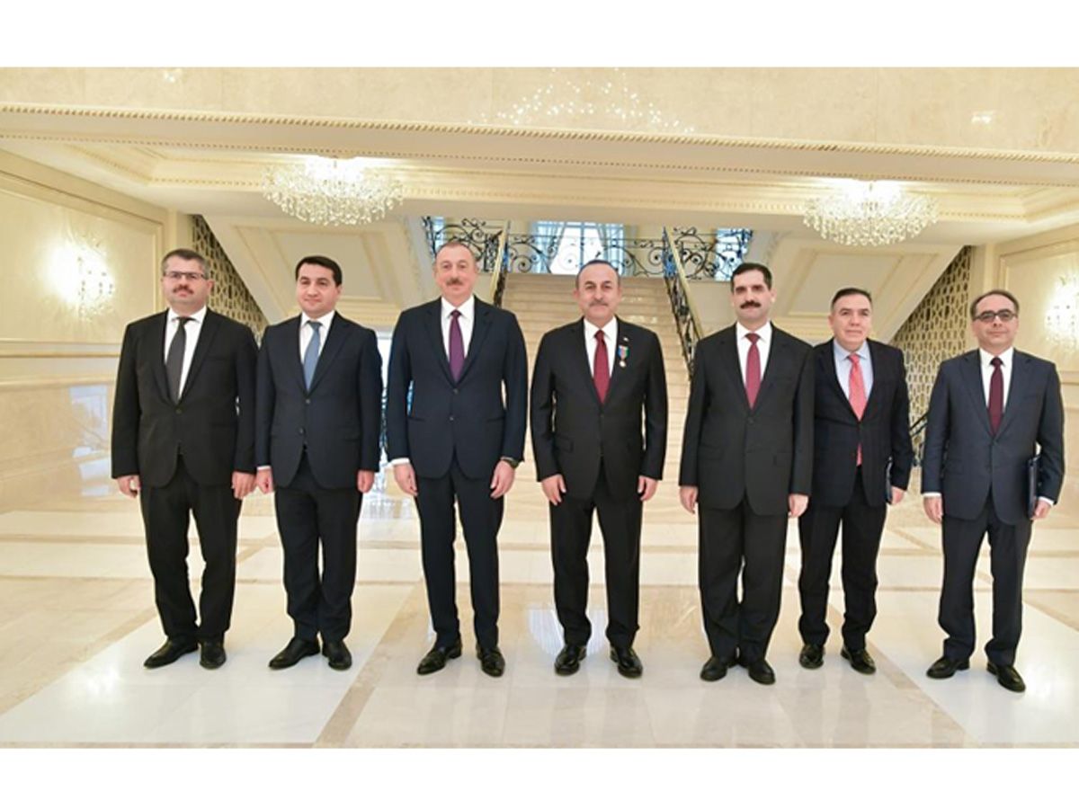 Azerbaijani president receives delegation led by Turkish FM (PHOTO)
