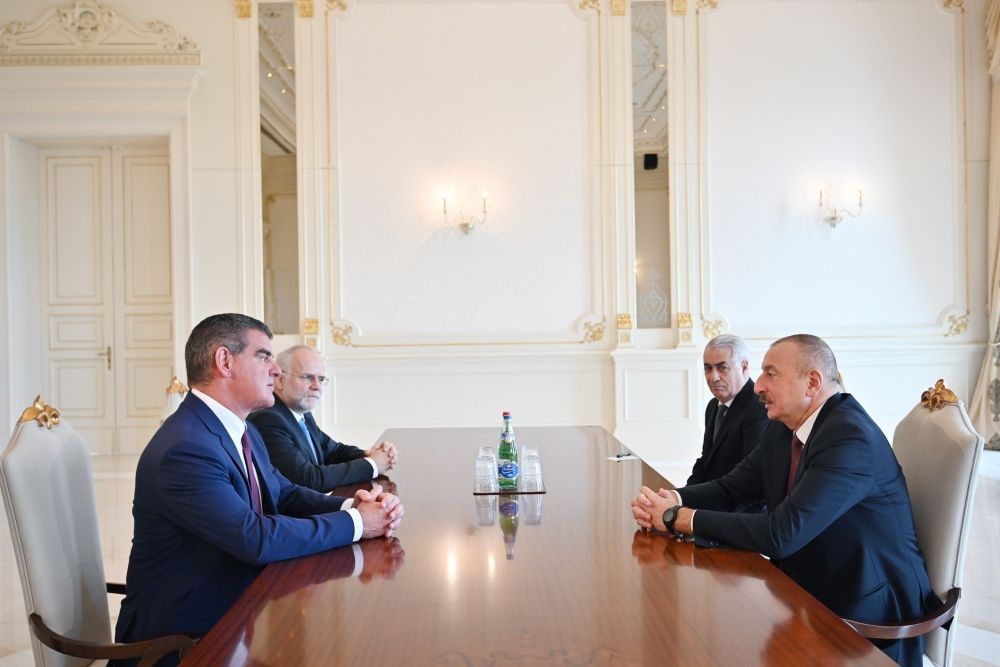 President Ilham Aliyev receives president of Board of Directors of Stadler Rail AG (PHOTO)