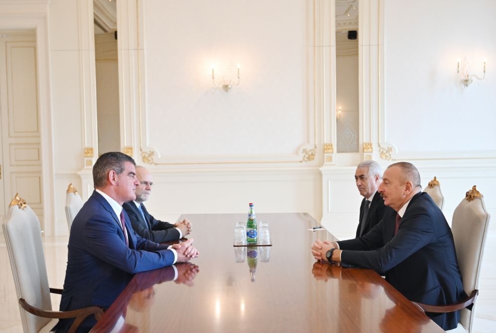President Ilham Aliyev receives president of Board of Directors of Stadler Rail AG (PHOTO)