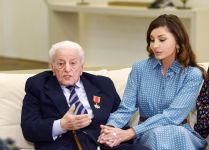 President Ilham Aliyev presents "Sharaf" Order to People’s Artist Alibaba Mammadov (PHOTO)