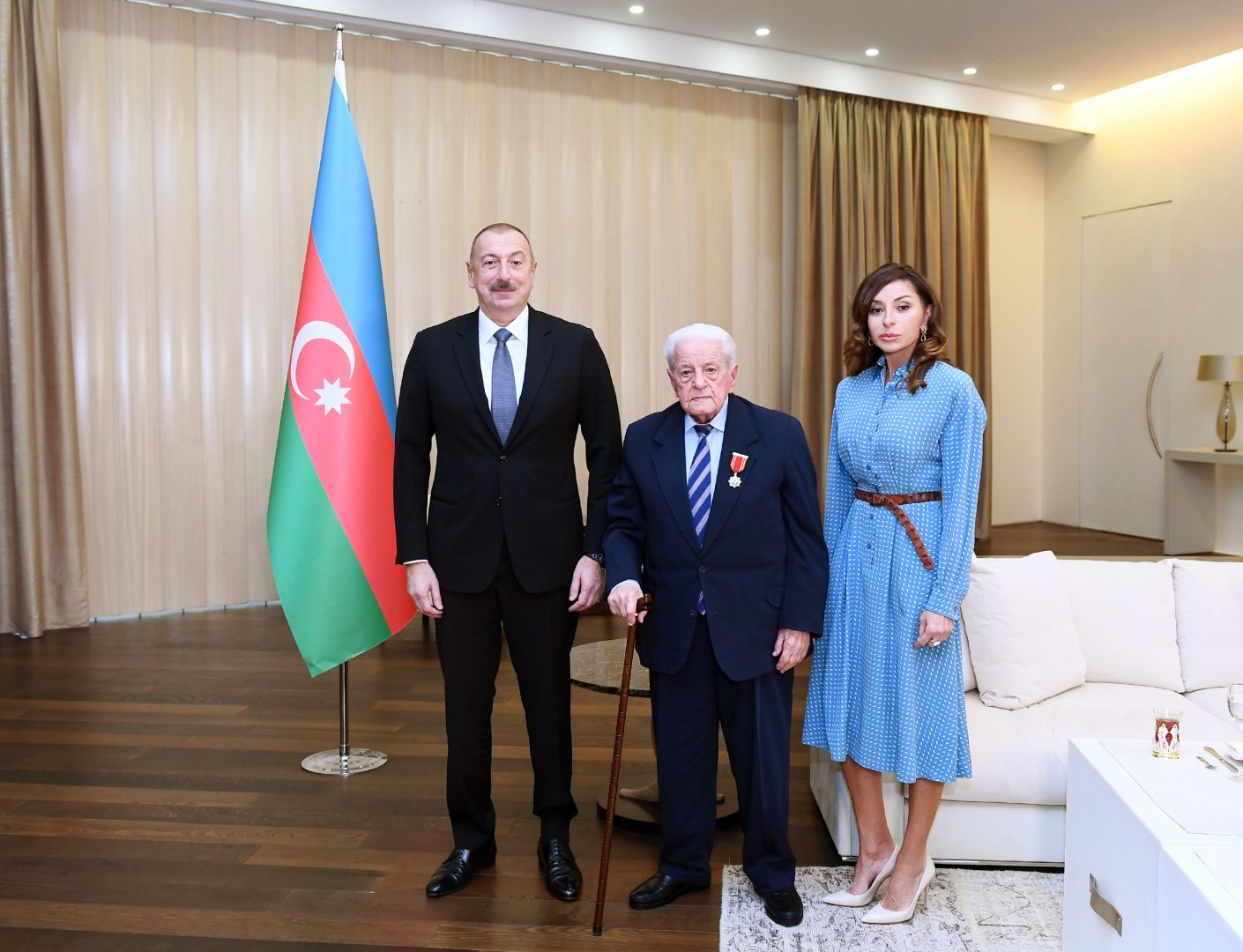 President Ilham Aliyev presents "Sharaf" Order to People’s Artist Alibaba Mammadov (PHOTO)