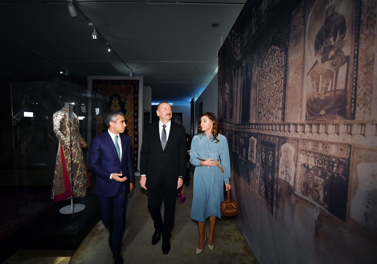 President Ilham Aliyev presents "Sharaf" Order to People’s Artist Alibaba Mammadov (PHOTO)