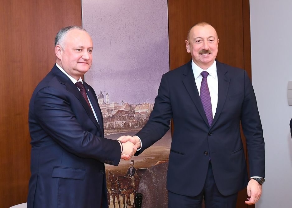 President Ilham Aliyev meets Moldovan President Igor Dodon in Munich (PHOTO)