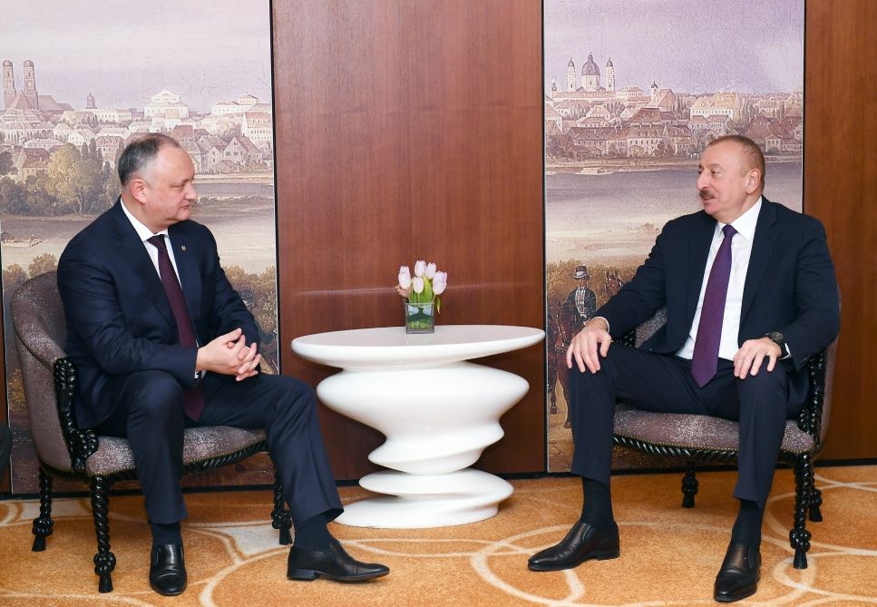 President Ilham Aliyev meets Moldovan President Igor Dodon in Munich (PHOTO)