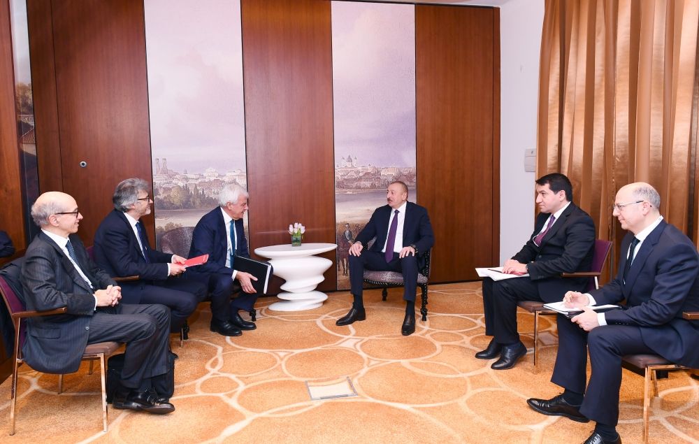 President Ilham Aliyev meets Chief Executive Officer of Leonardo company (PHOTO)