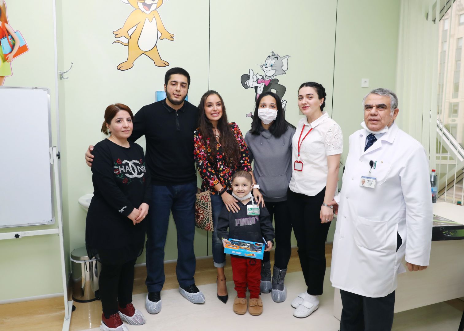 Vice-President of Heydar Aliyev Foundation Leyla Aliyeva meets with children suffering from oncological diseases (PHOTO)