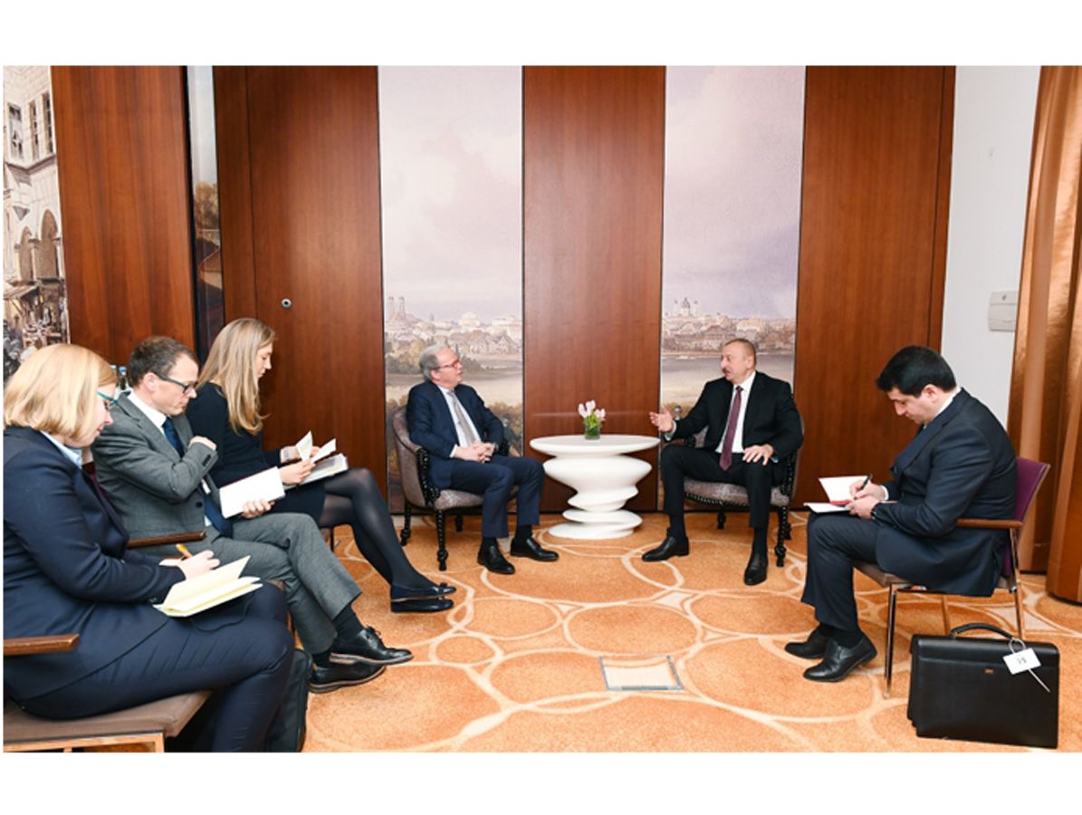 President Ilham Aliyev meets World Bank Managing Director in Munich (PHOTO)