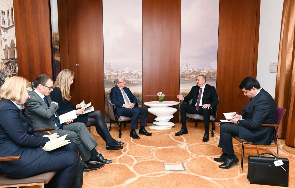 President Ilham Aliyev meets World Bank Managing Director in Munich (PHOTO)