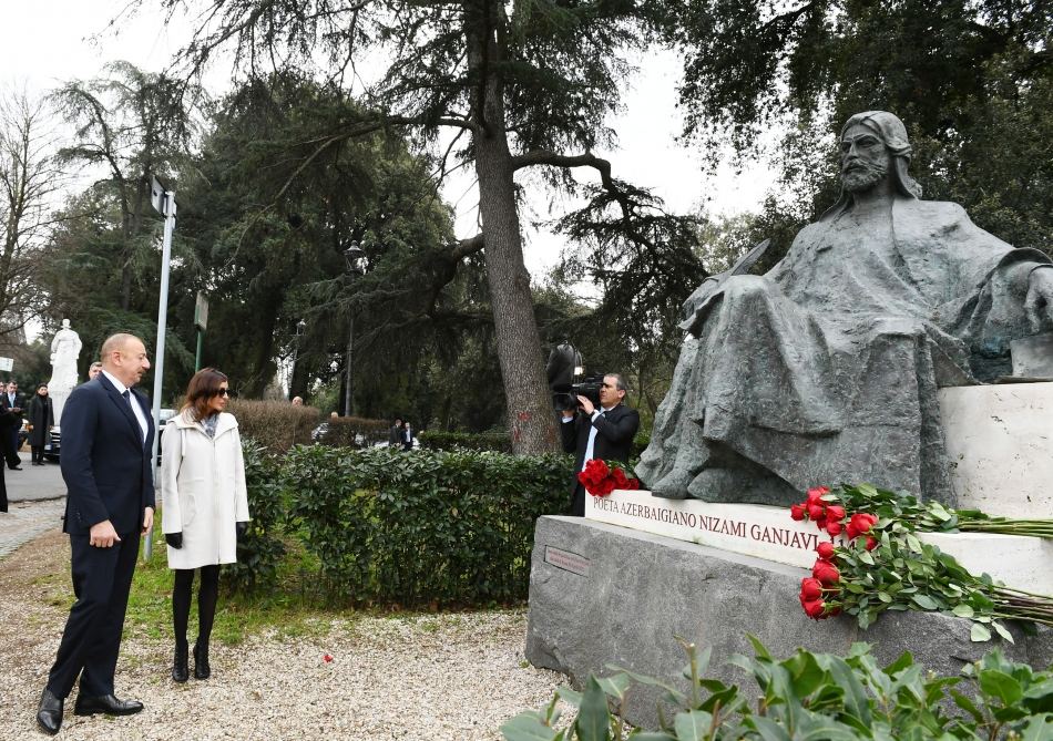 President Ilham Aliyev visits monument to great Azerbaijani poet and thinker Nizami Ganjavi in Rome (PHOTO)