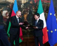 Azerbaijan, Italy exchange documents (PHOTO)