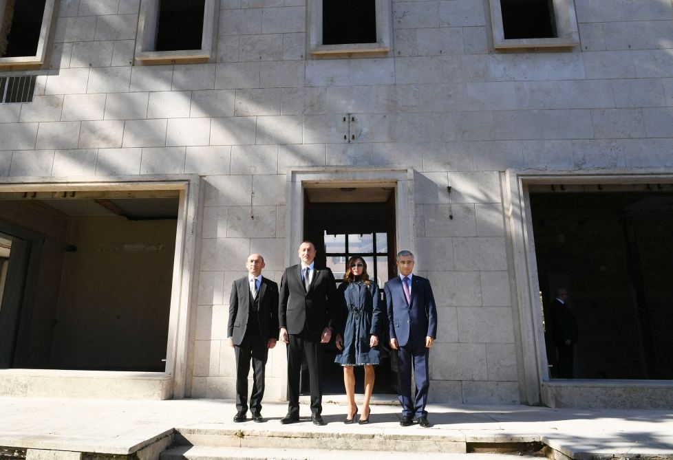 President Ilham Aliyev viewed building designed to host Azerbaijan Culture Center in Rome (PHOTO)