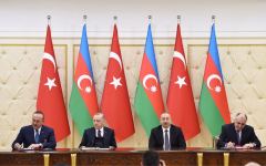 Azerbaijan, Turkey sign bilateral documents (PHOTO)